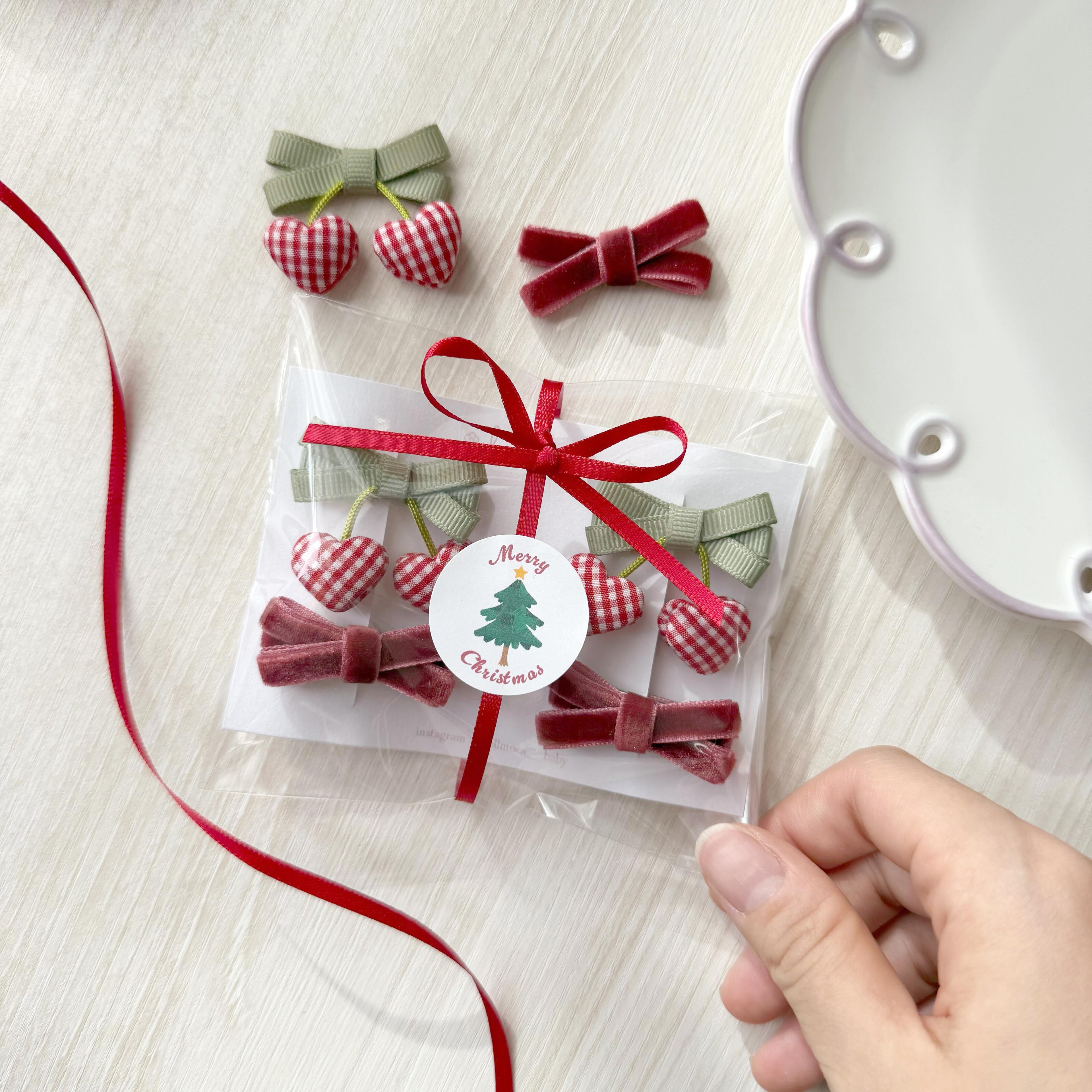 クリスマス限定ラッピング＊さくらんぼ＆ベロアリボン ヘアクリップ4点セット｜上品かわいいクリスマスギフト　ベビー＆キッズ1枚目の画像