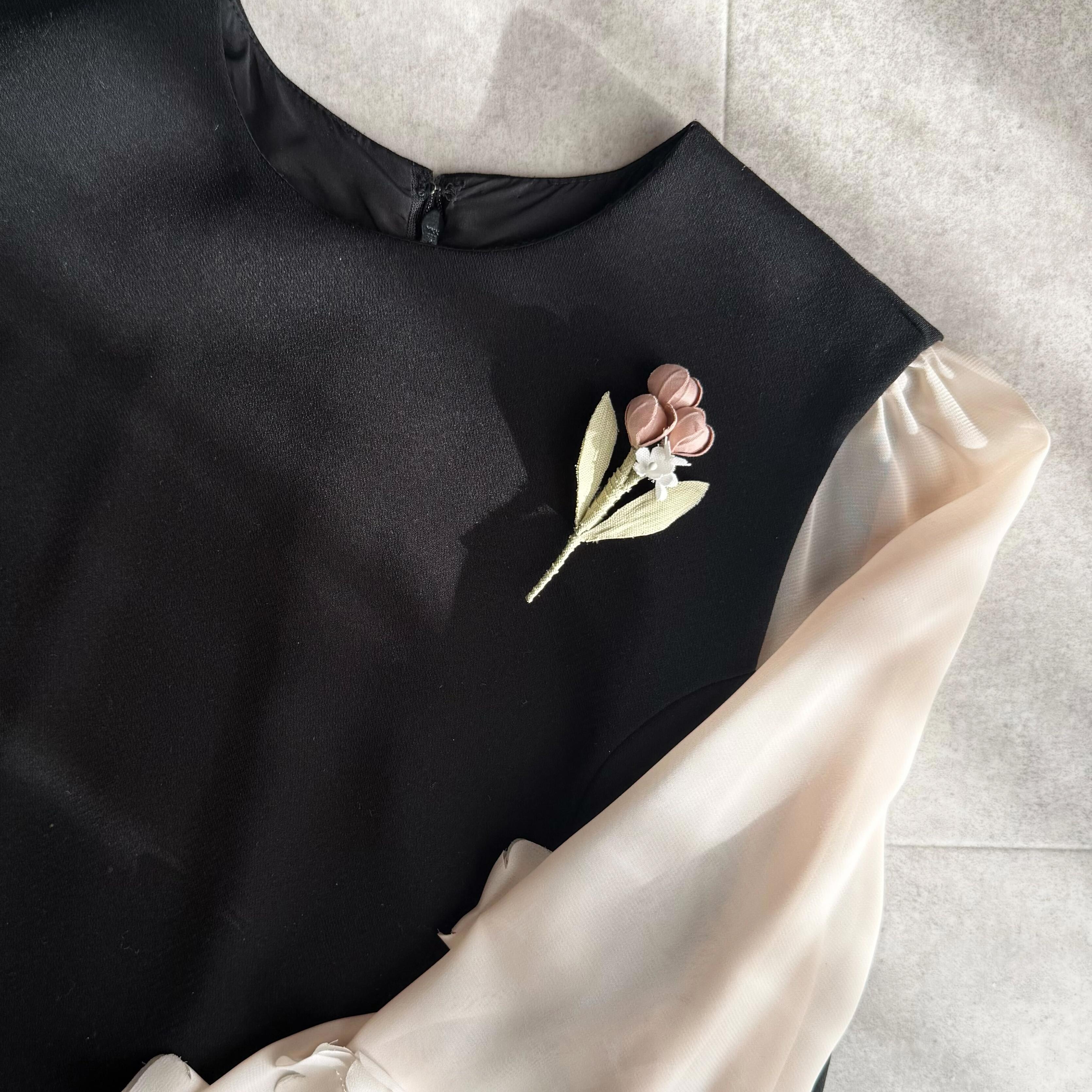 ピンクチューリップの花束| 布花ブローチ　小ぶりでシンプルなコサージュ　ナチュラル　フォーマル　卒業式　入学式　誕生花1枚目の画像